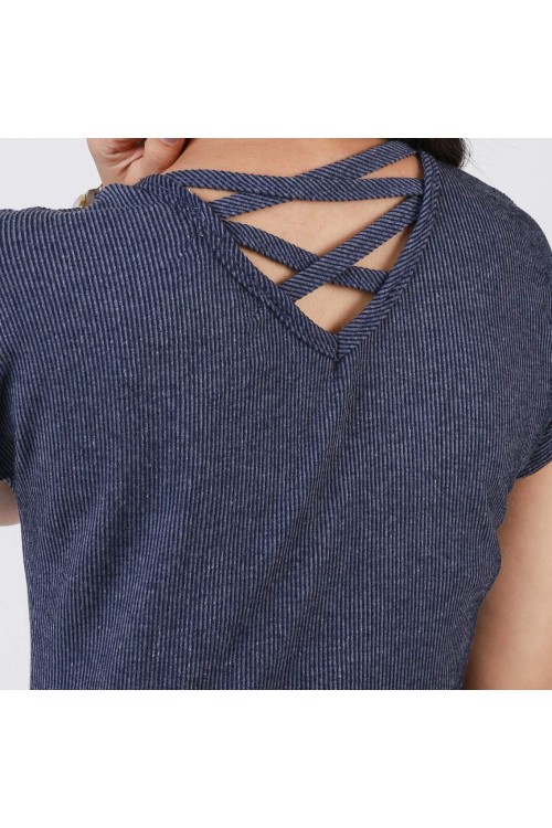 قميص طويل بفتحة جانبية وياقة مستديرة