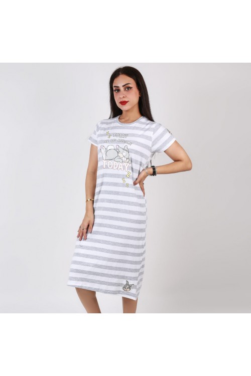 قميص مقلم بأكمام قصيرة وطبعات