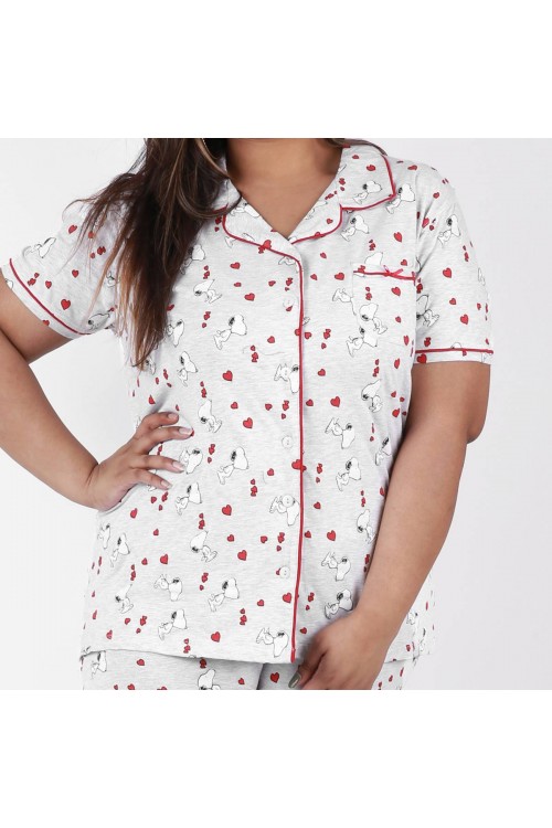 طقم بيجاما مزين بطبعات قلب