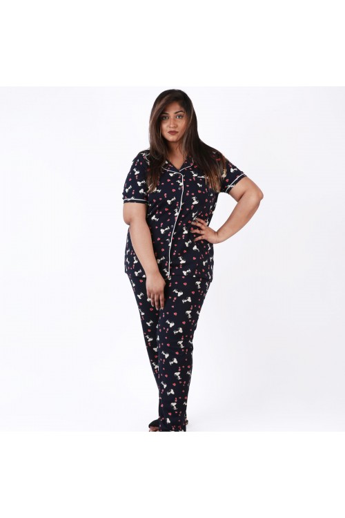 طقم بيجاما مزين بطبعات قلب