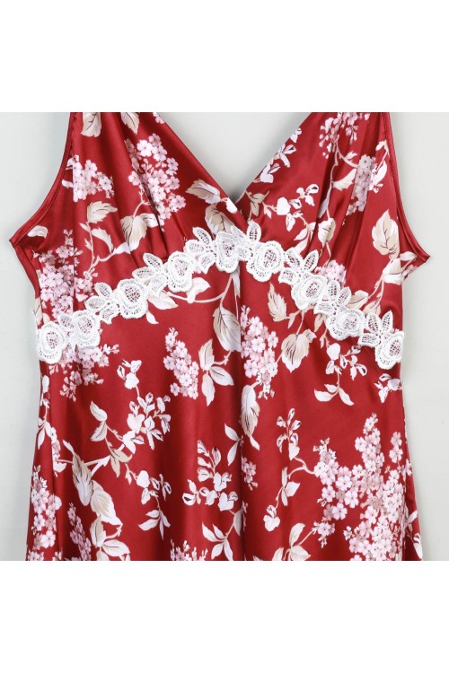 قميص ساتان بطبعات زهور وتفاصيل كسر