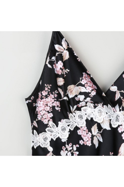 قميص ساتان بطبعات زهور وتفاصيل كسر