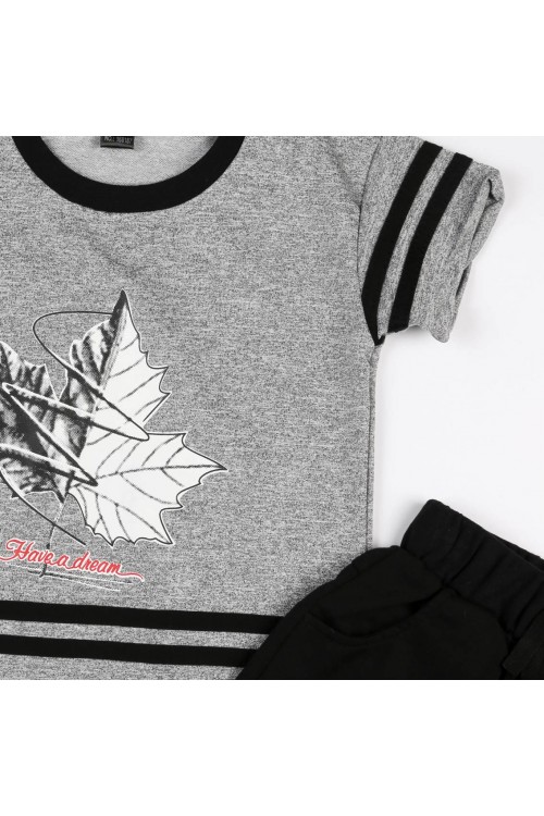 طقم تيشيرت بأكمام قصيرة مع شورت مزخرف