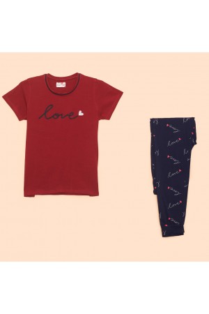 بنطلون طويل بطبعات مع تيشيرت بأكمام قصيرة 