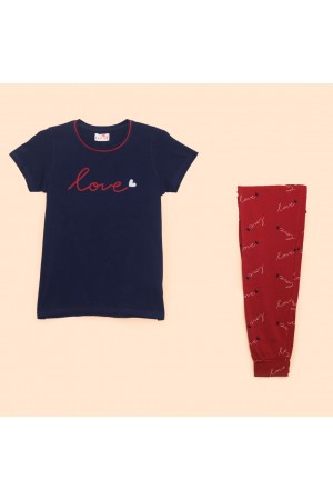 بنطلون طويل بطبعات مع تيشيرت بأكمام قصيرة 