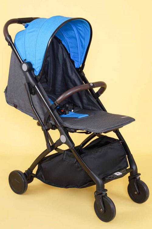 عربة أطفال بمظلة