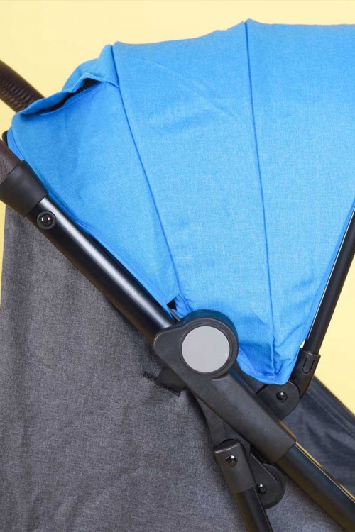 عربة أطفال بمظلة