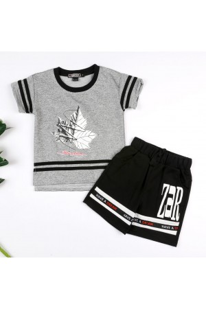 طقم تيشيرت بأكمام قصيرة مع شورت مزخرف