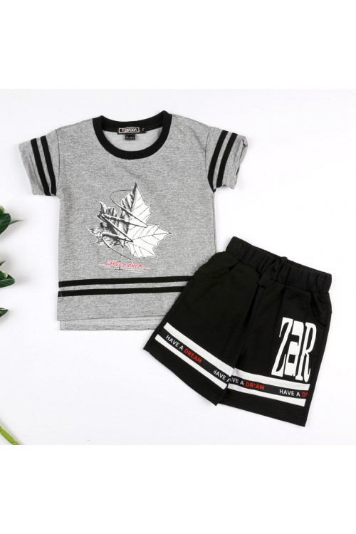 طقم تيشيرت بأكمام قصيرة مع شورت مزخرف