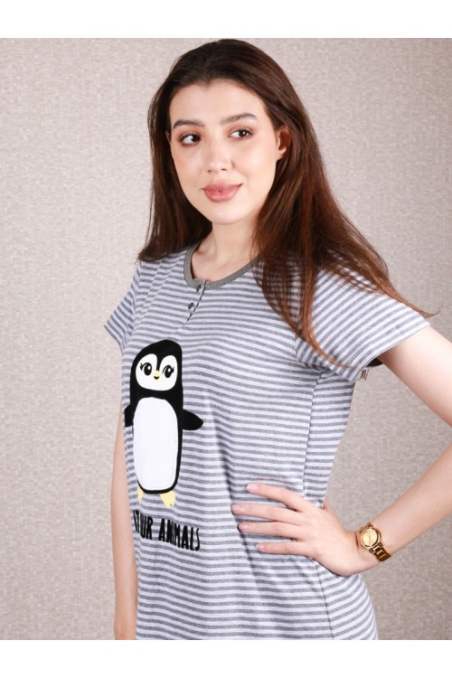 قميص طويل بأكمام قصيرة وطبعات