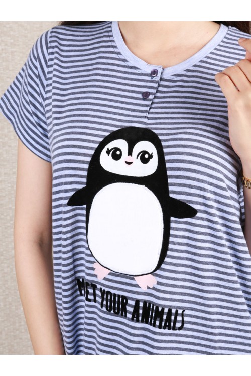 قميص طويل بأكمام قصيرة وطبعات