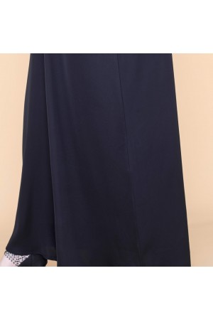Abaya with zip closure and front pockets