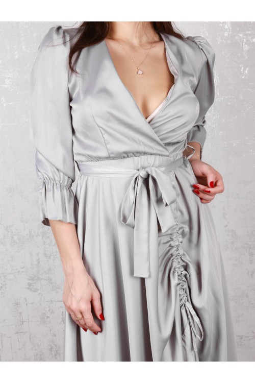 فستان ساتان بقصة واسعة و حزام ربط