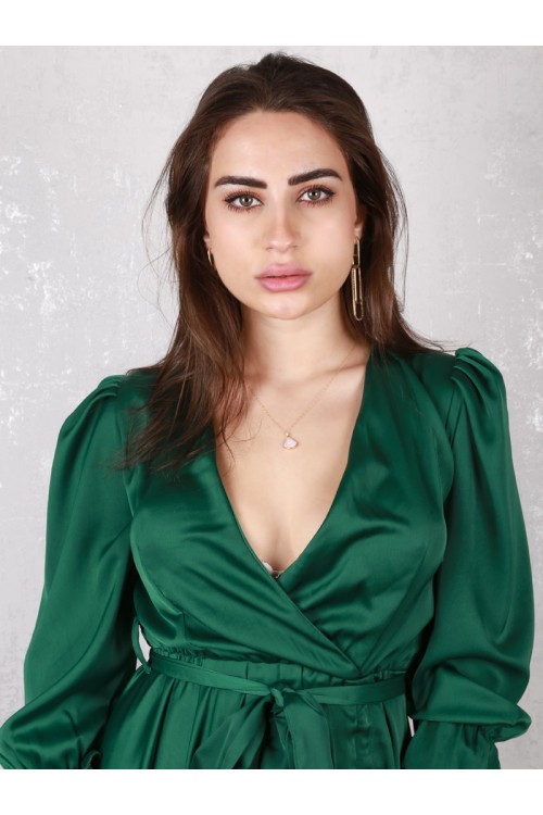 فستان ساتان بقصة واسعة و حزام ربط