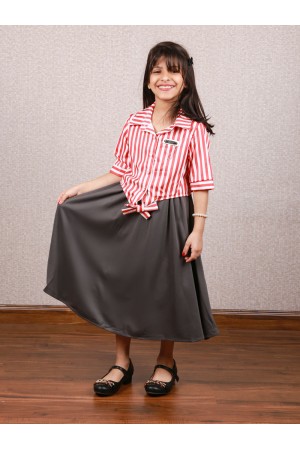 Plain sleeveless dress with striped tie shirt