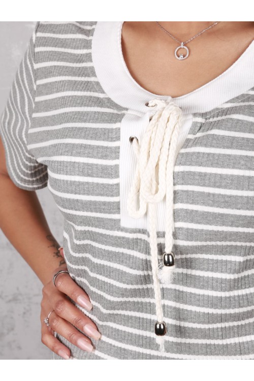 قميص مخطط مع فتحتات و أكمام قصيرة