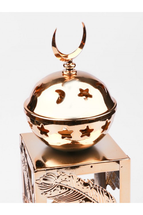 فانوس مربع مزين بورق شجر