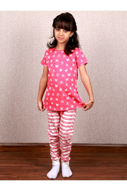 بيجاما مخططه مع تيشيرت بطبعات فراشة