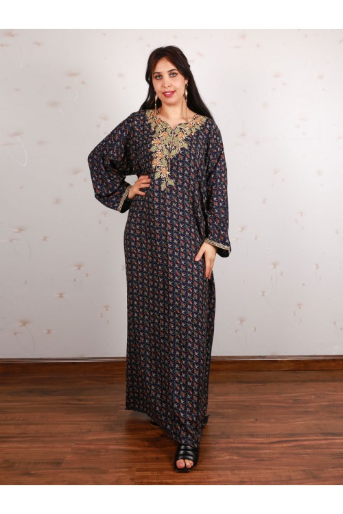 جلابية طويلة مزخرفة بطبعات