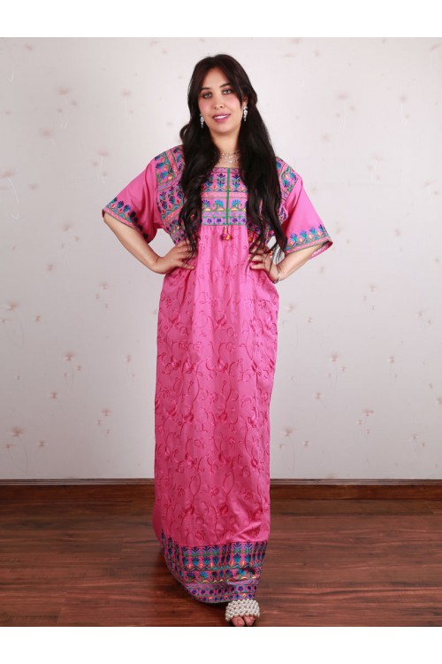 جلابية بأكمام قصيرة مزينة بطبعات