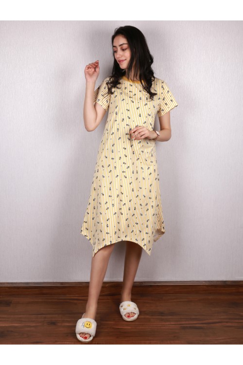 قميص مخطط بأكمام قصيرة و ياقة ضيقة