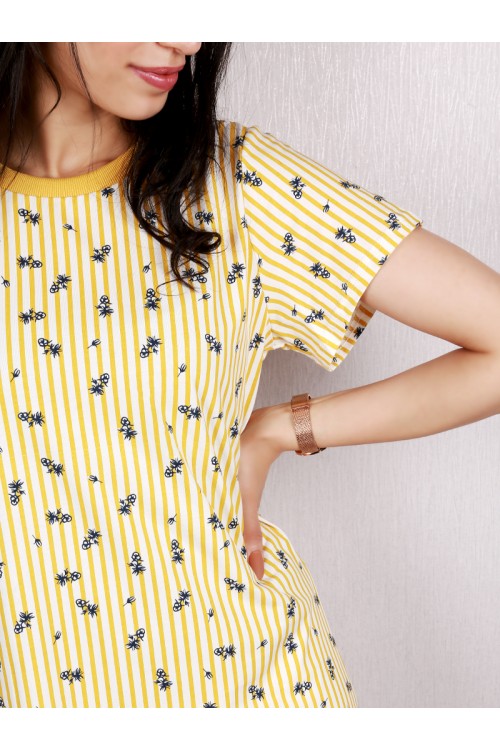 قميص مخطط بأكمام قصيرة و ياقة ضيقة