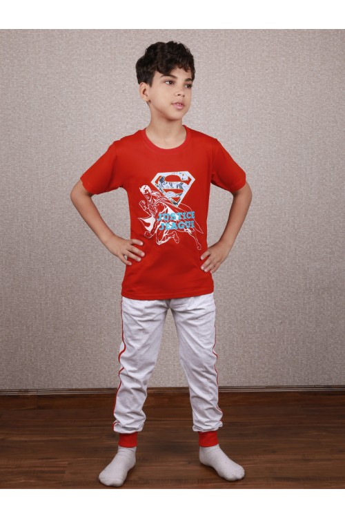 طقم بنطلون مع تيشيرت بياقة ضيقة