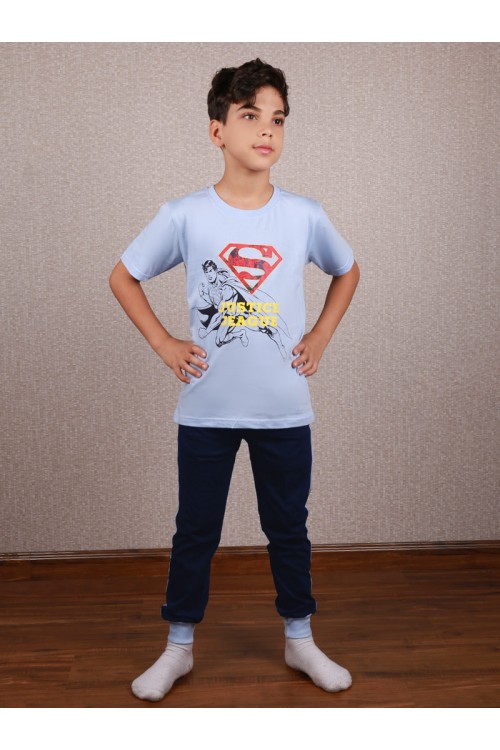 طقم بنطلون مع تيشيرت بياقة ضيقة