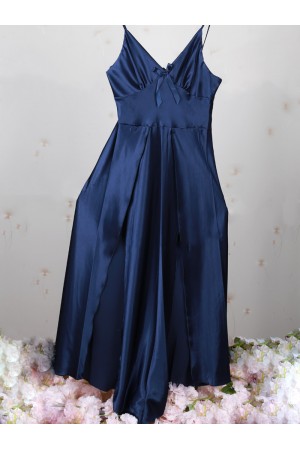 قميص ساتان ساده بحمالات رفيعة