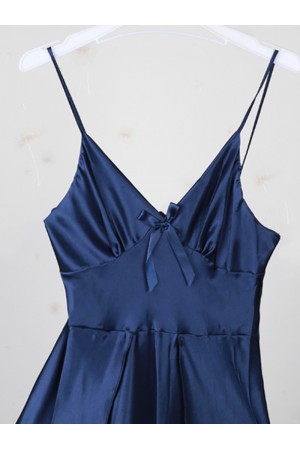 قميص ساتان ساده بحمالات رفيعة