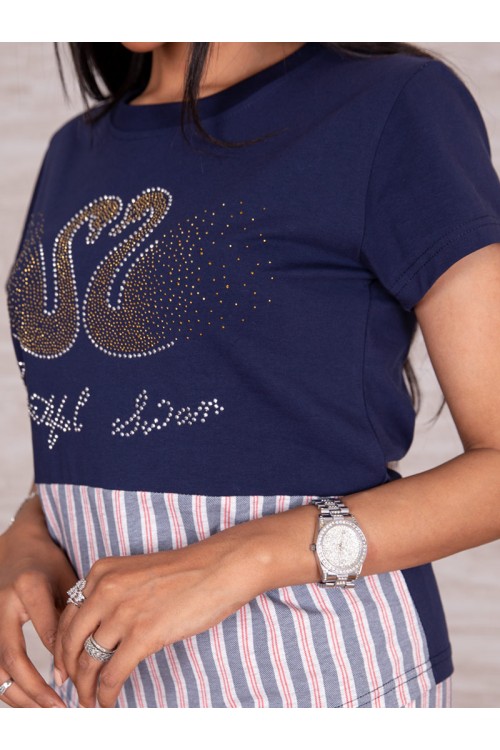 بيجاما بنطلون مع تيشيرت مزينة بطبعات مخططة