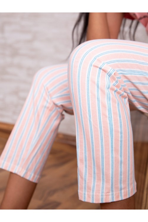 بيجاما بنطلون مع تيشيرت مزينة بطبعات مخططة