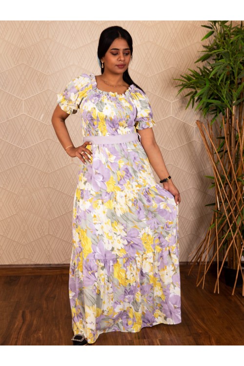 فستان طويل بتفاصيل مطاط مزين بطبعات زهور