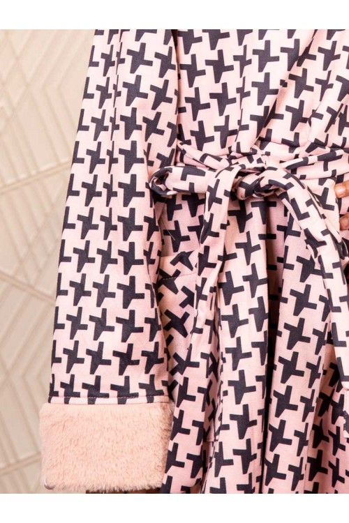 فستان شتوي بطبعات وتفاصيل فرو