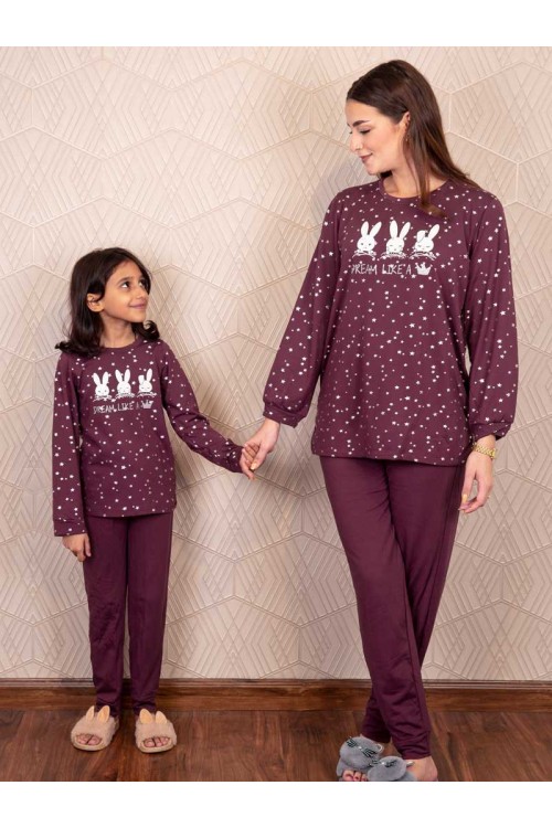 بيجاما بنطلون سادة مع بلوزة بطبعات نجوم