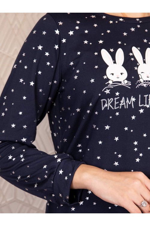 بيجاما بنطلون سادة مع بلوزة بطبعات نجوم