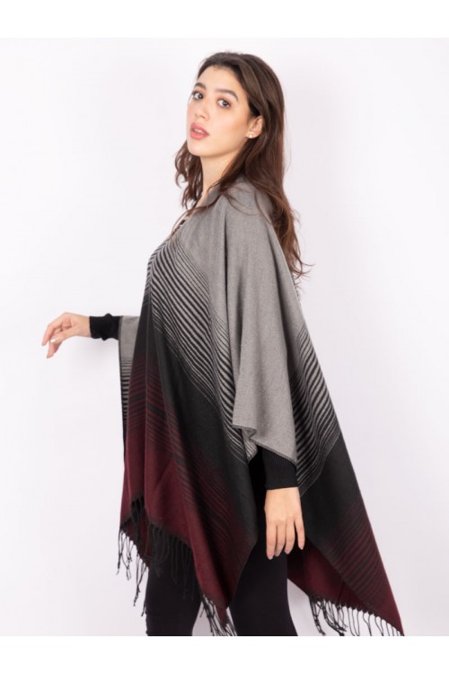 شال بقصة واسعة مخطط