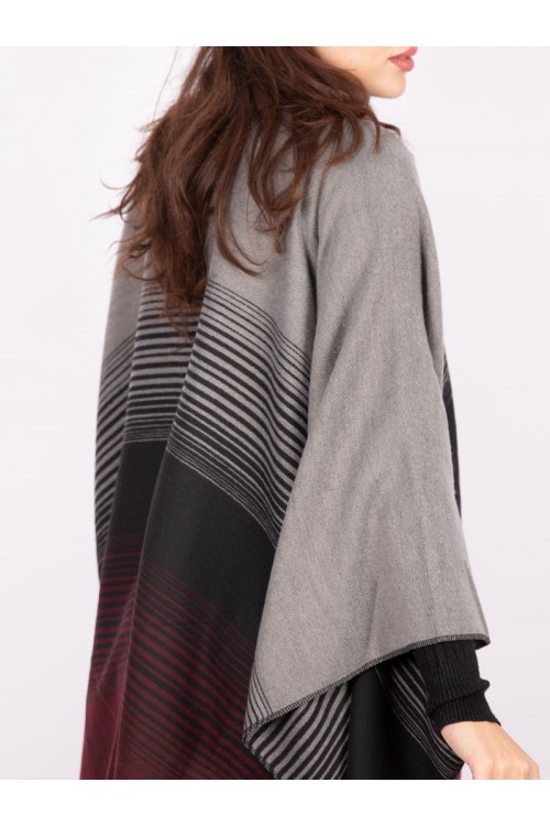 شال بقصة واسعة مخطط