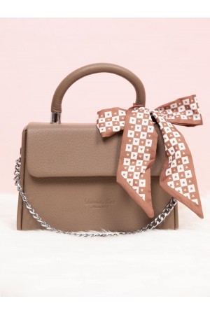 حقيبة مزينه بشريطة