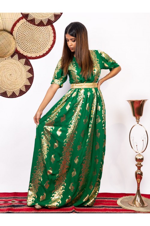 جلابيات يوم التأسيس بقصة أكمام قصيرة ونقشات ذهبية