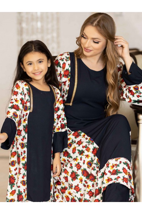 جلابية رمضانية بناتي تتميز بأكمام طويلة وجوانب مشجرة وحزام على الظهر