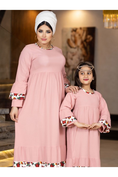 جلابية رمضانية بناتي تتميز بأكمام طويلة واطراف مزينة بالزهور