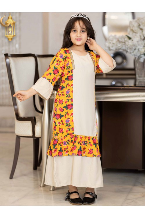 جلابية رمضانية بناتي تتميز بأكمام طويلة وجوانب مشجرة مع حزام على الظهر