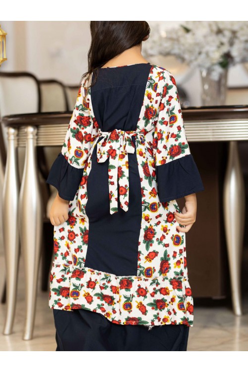 جلابية رمضانية بناتي تتميز بأكمام طويلة وجوانب مشجرة مع حزام على الظهر