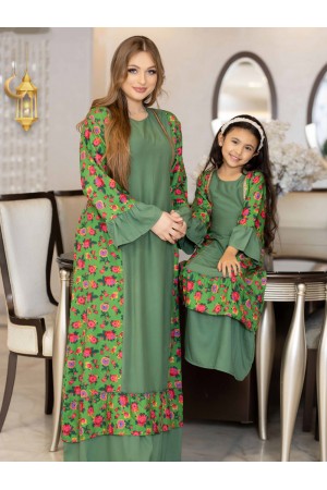 جلابية رمضانية بناتي تتميز بأكمام طويلة وجوانب مشجرة مع حزام على الظهر