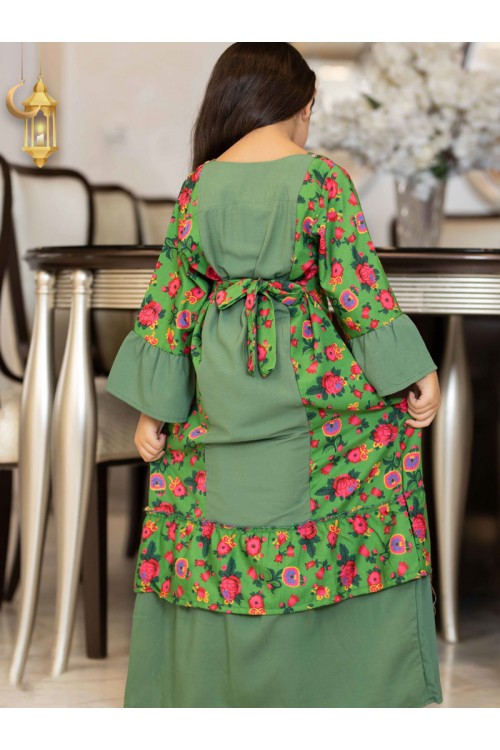 جلابية رمضانية بناتي تتميز بأكمام طويلة وجوانب مشجرة مع حزام على الظهر