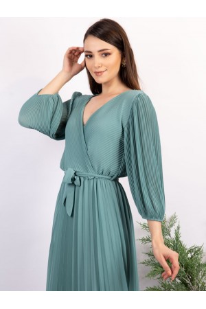 Solid maxi dress with long sleeves