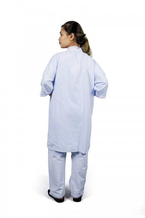 زي عاملات بياقة عالية و سحاب مع جيب