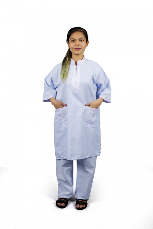 زي عاملات بياقة عالية و سحاب مع جيب