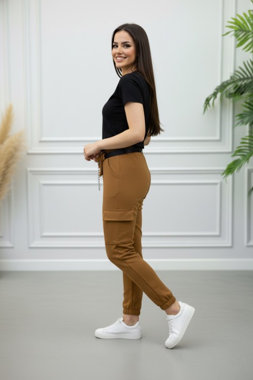 بنطلون نسائي شتوي أنيق مبطن لون كركمي بجيوب أمامية وحزام بشكل شنطة منفصل ومطاط أسفل الرجل